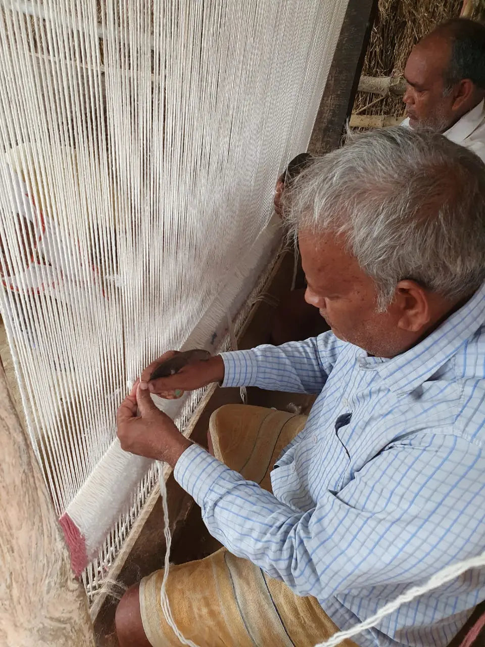 Hand-Knotted vs Tufted Rugs: What’s the Difference?