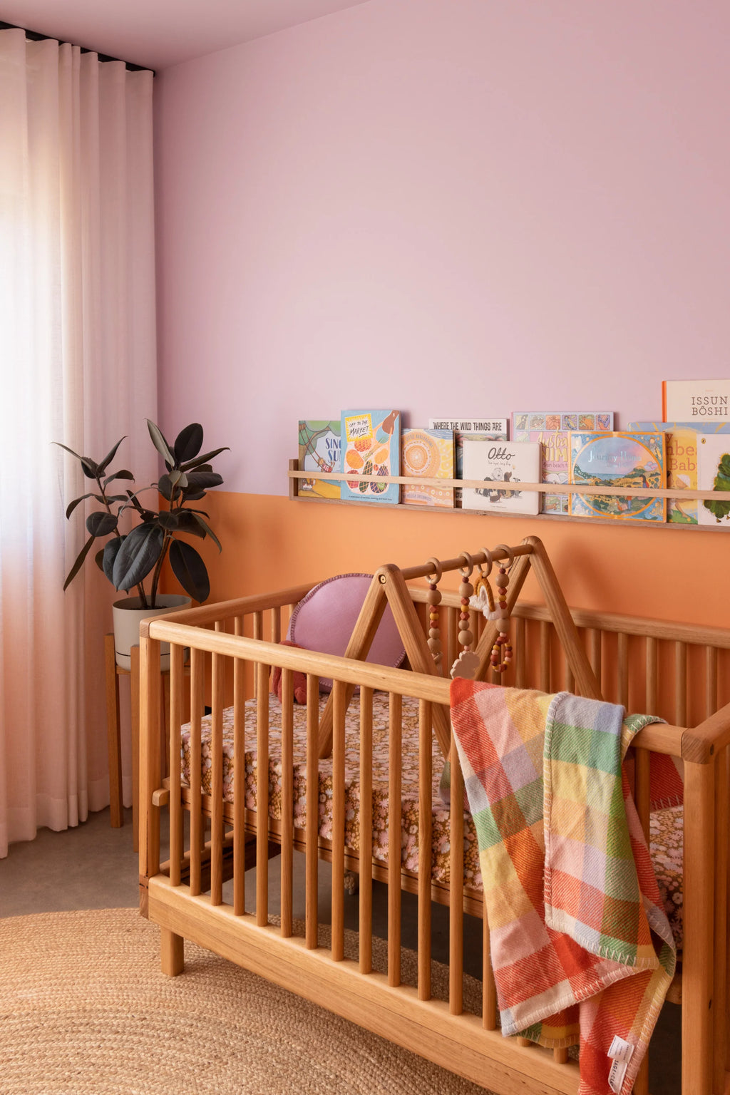 Ananda Round Two Toned Natural Jute Rug