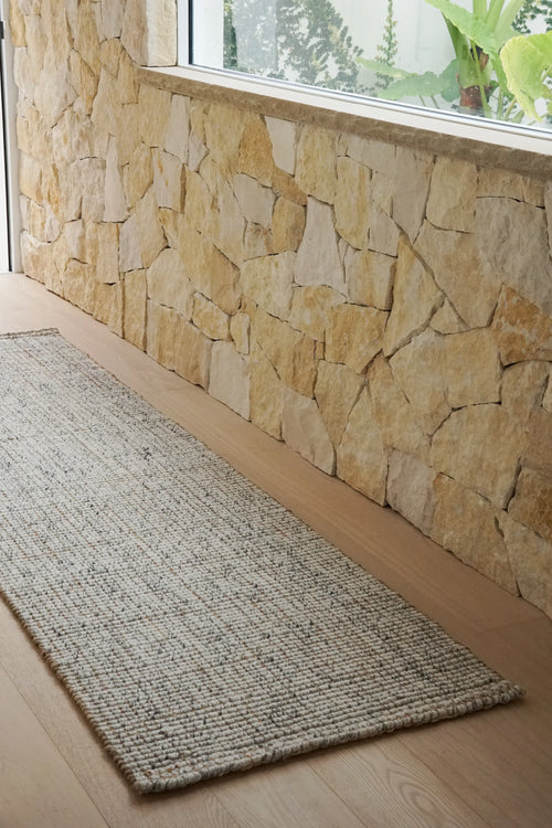 Alskar Handwoven Wool and Jute Runner Rug in Grey