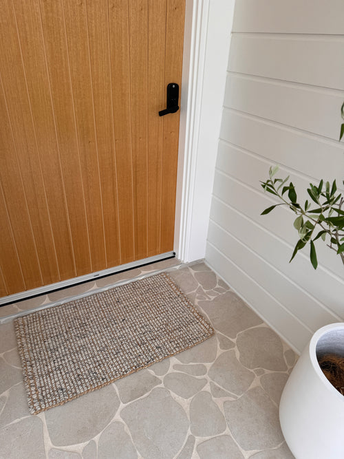 Alskar Handwoven Wool and Jute Doormat in Grey