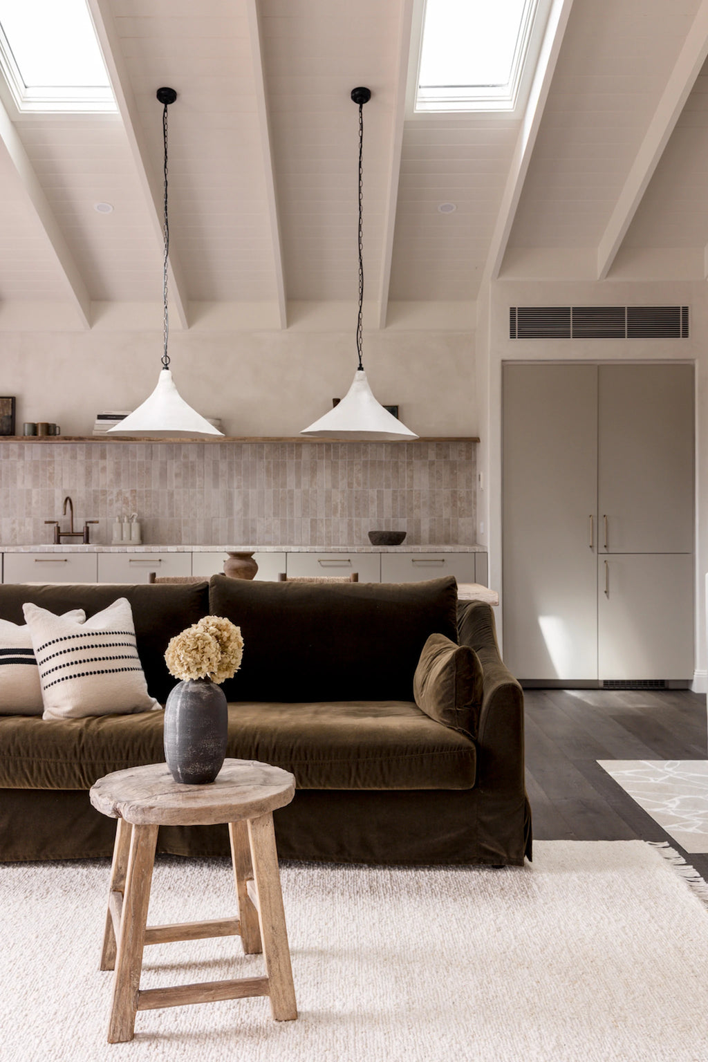 Kiva Hand Woven Wool Rug in Ivory