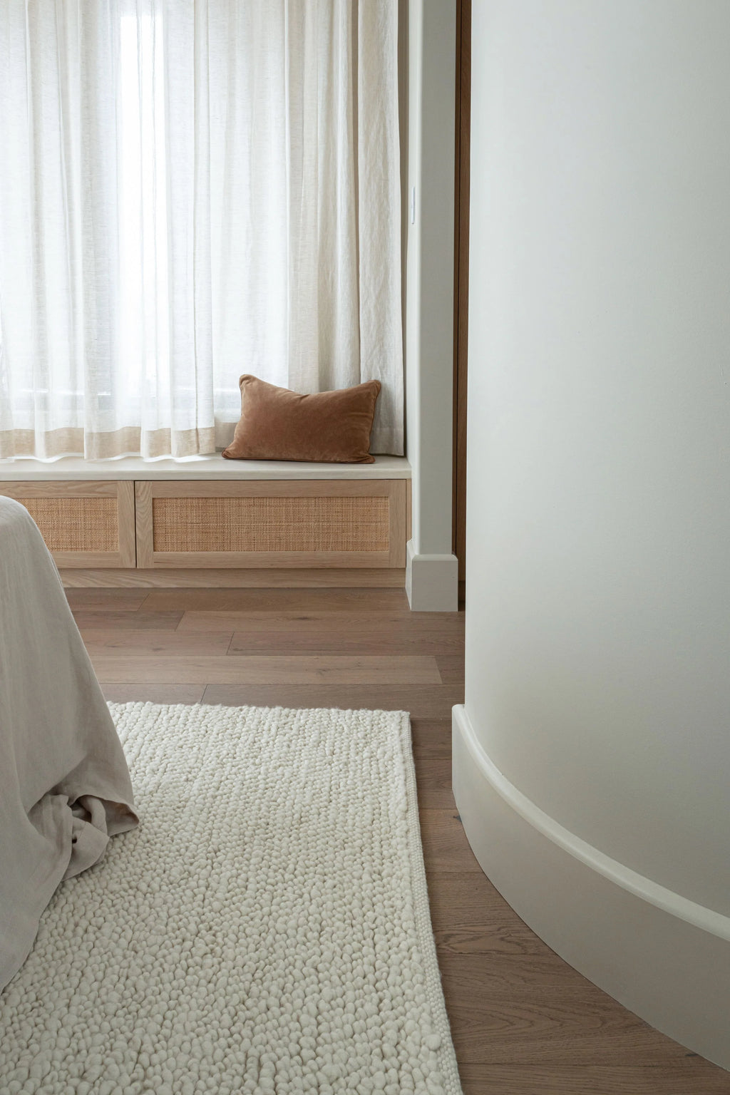 Newport Pebbly Weave Wool Rug in Ivory