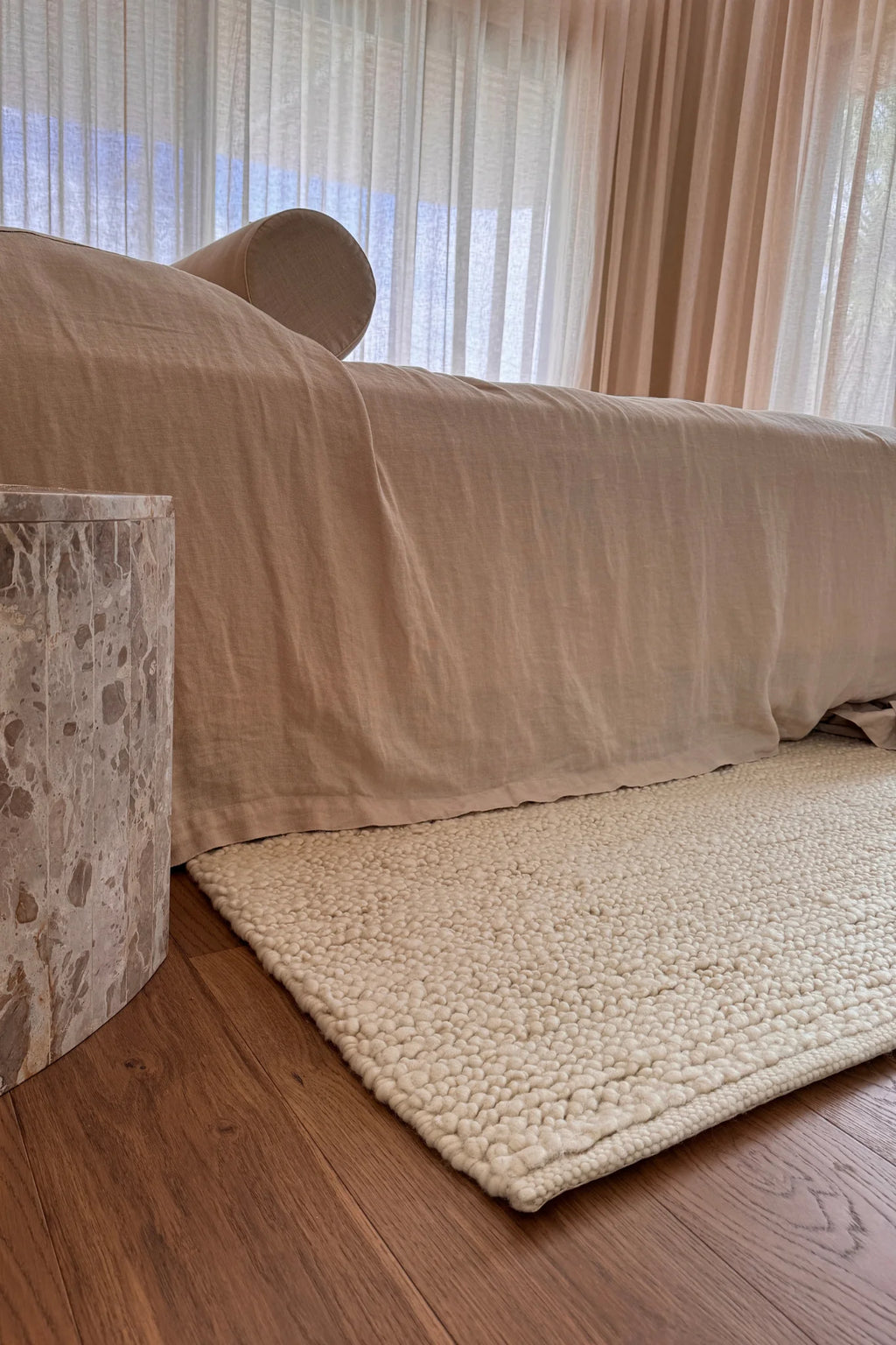 Newport Pebbly Weave Wool Rug in Ivory