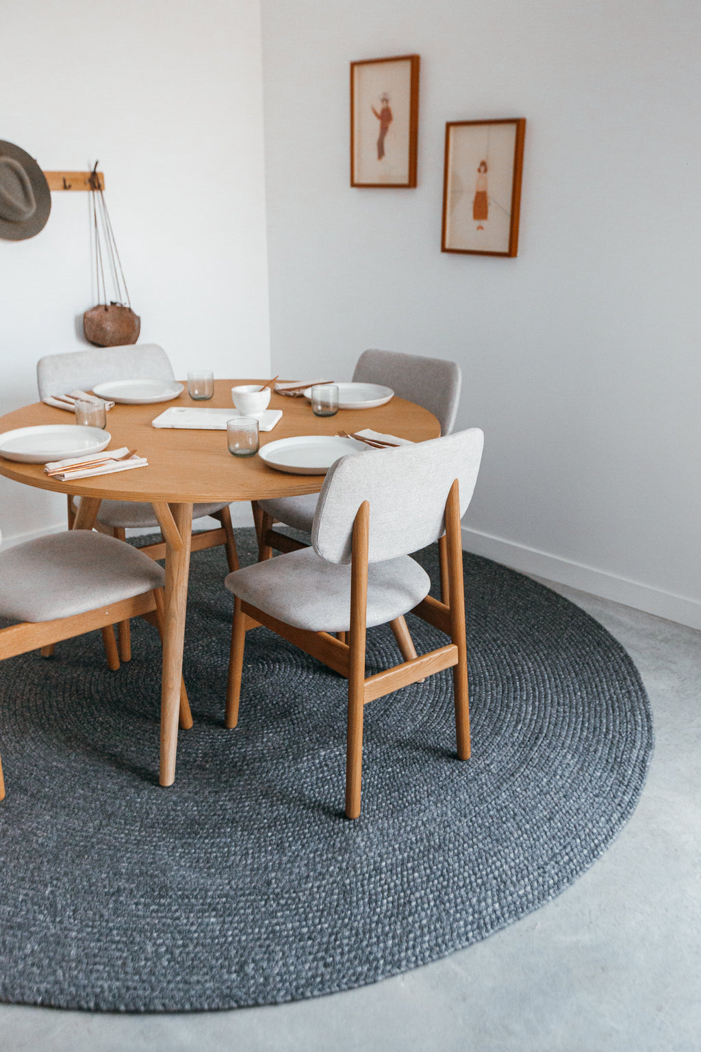 Jiva Round Braided Wool Rug in Charcoal