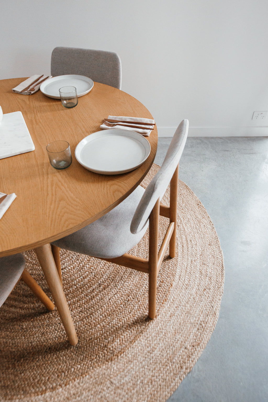 Ananda Round Two Toned Natural Jute Rug