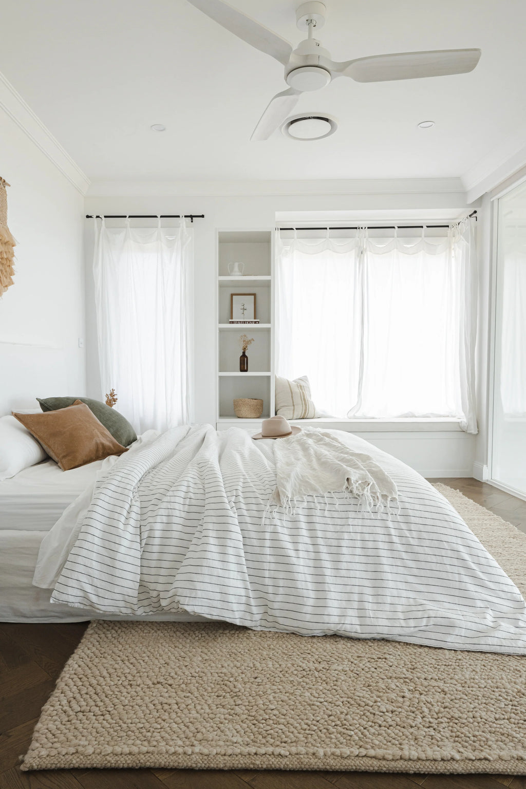 Newport Pebbly Weave Wool Rug in Beige