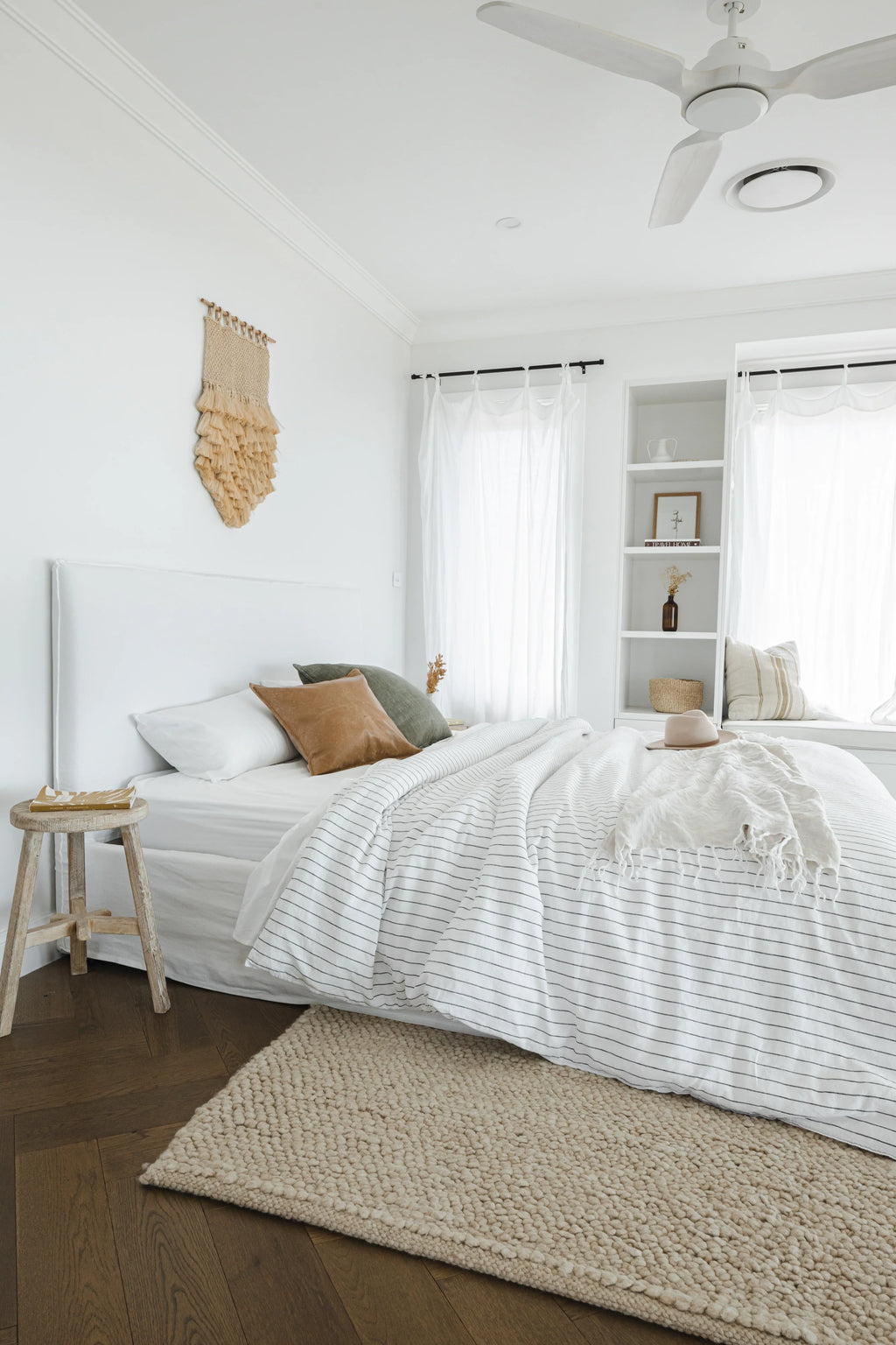 Newport Pebbly Weave Wool Rug in Beige