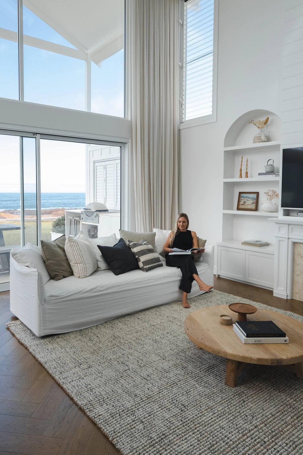 Alskar Handwoven Wool and Jute Rug in Grey