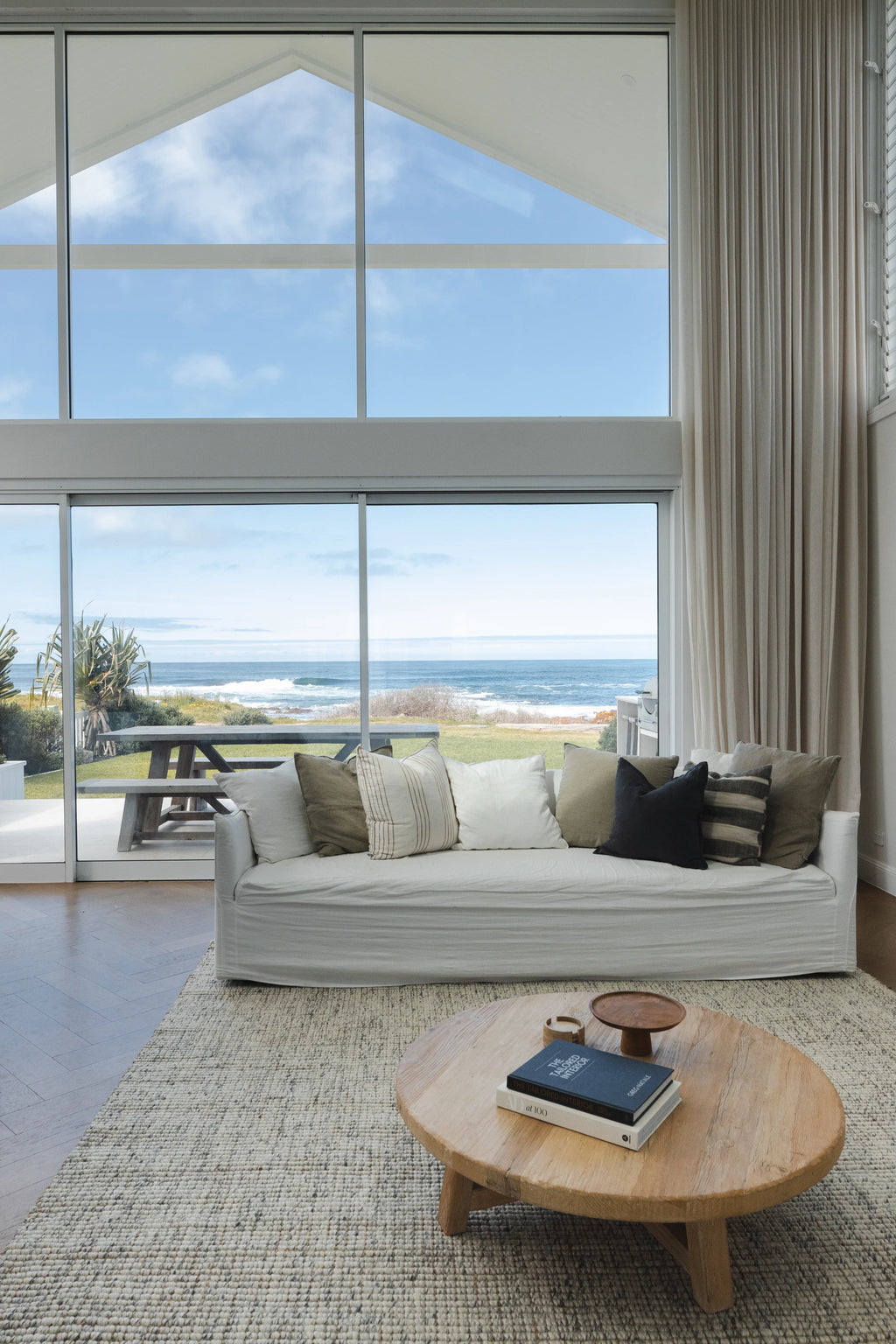 Alskar Handwoven Wool and Jute Rug in Grey