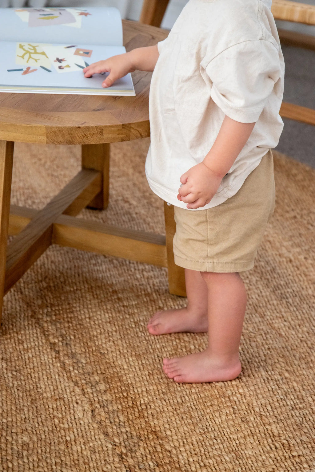 Dharana Jute Round Rug in Natural