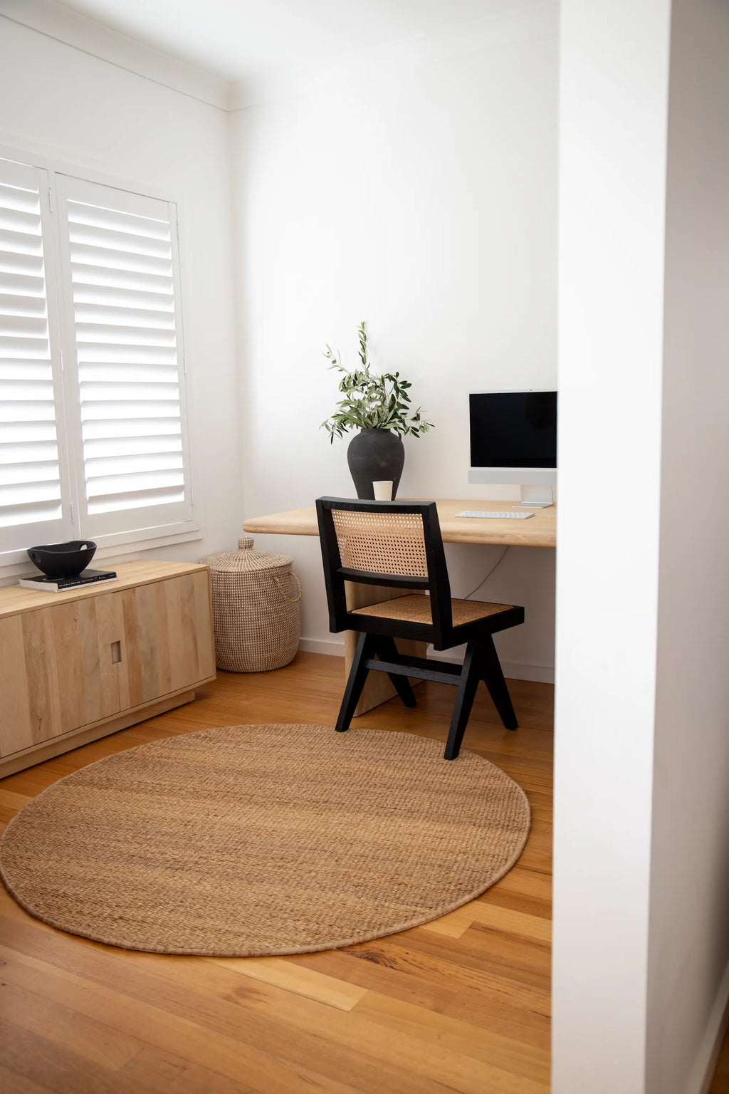 Dharana Jute Round Rug in Natural