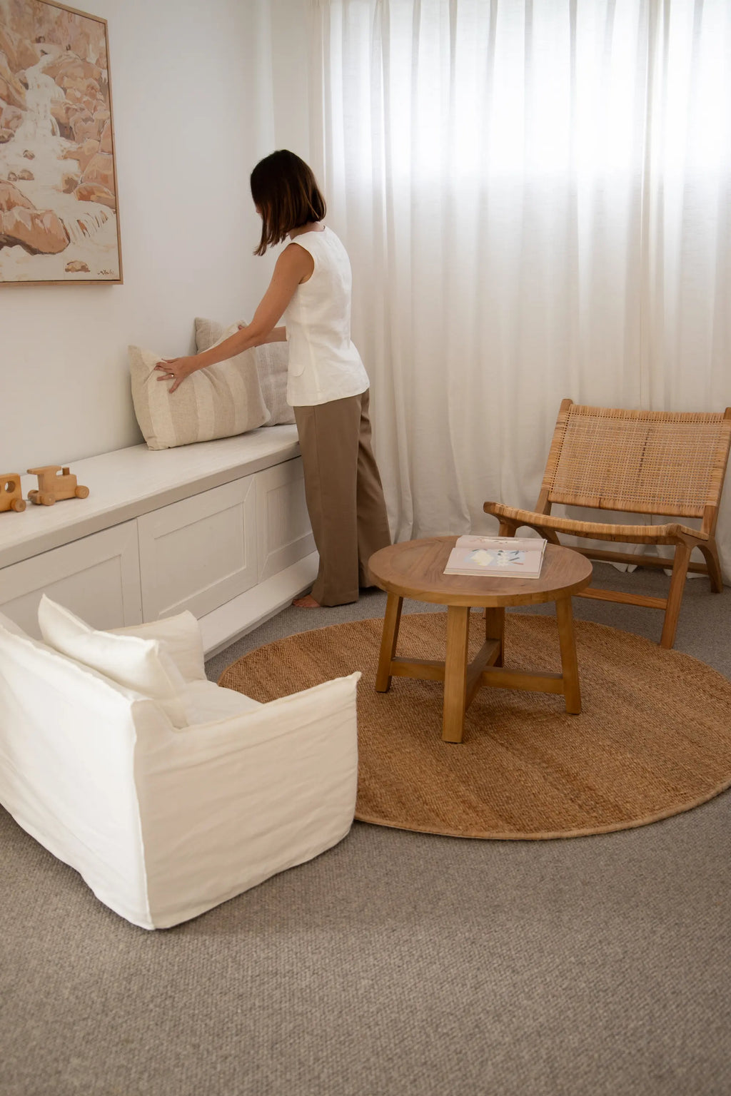 Dharana Jute Round Rug in Natural