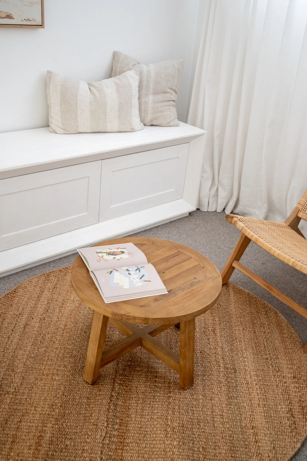 Dharana Jute Round Rug in Natural