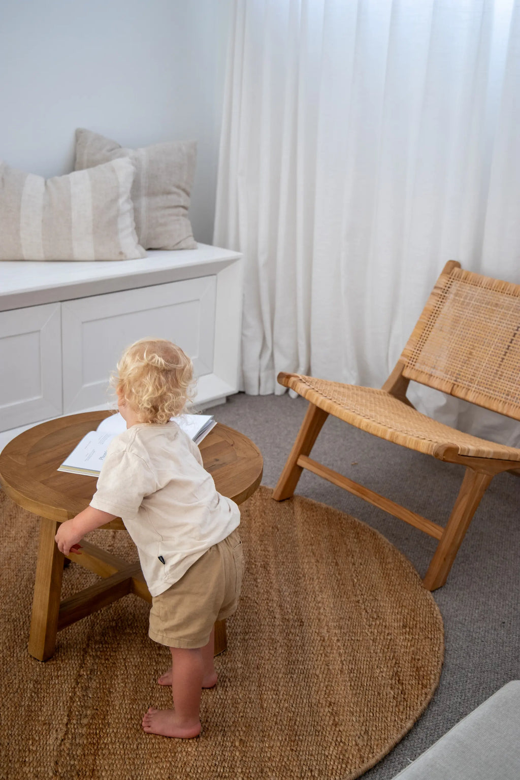 Dharana Jute Round Rug in Natural