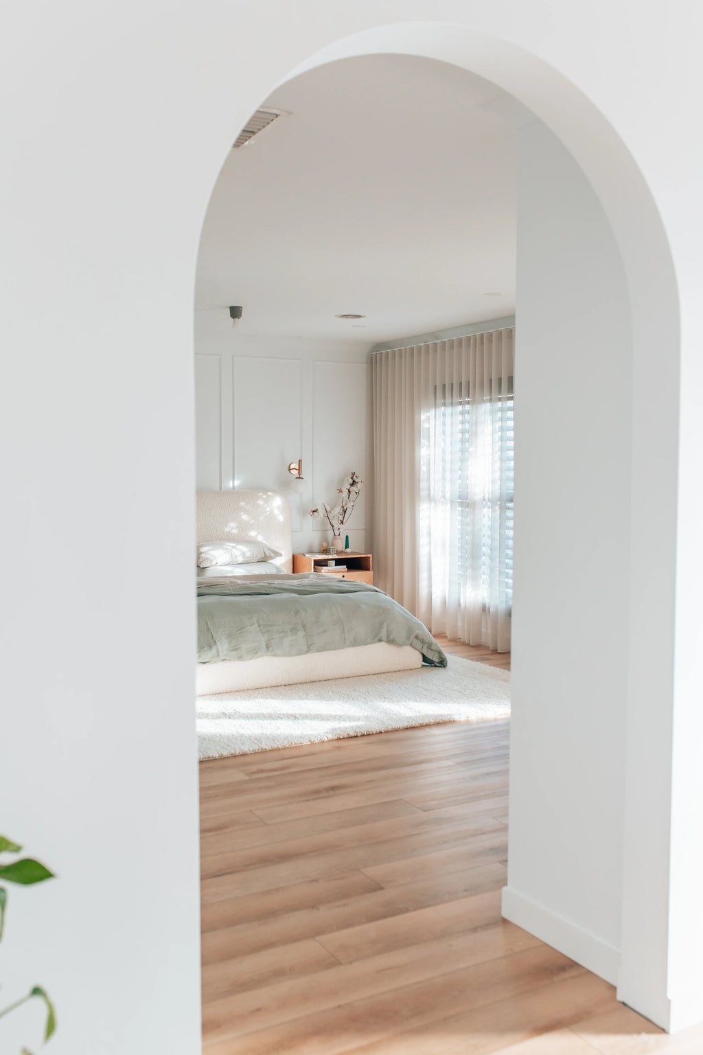 Sapna Hand Knotted New Zealand Ribbed Wool Rug in Ivory