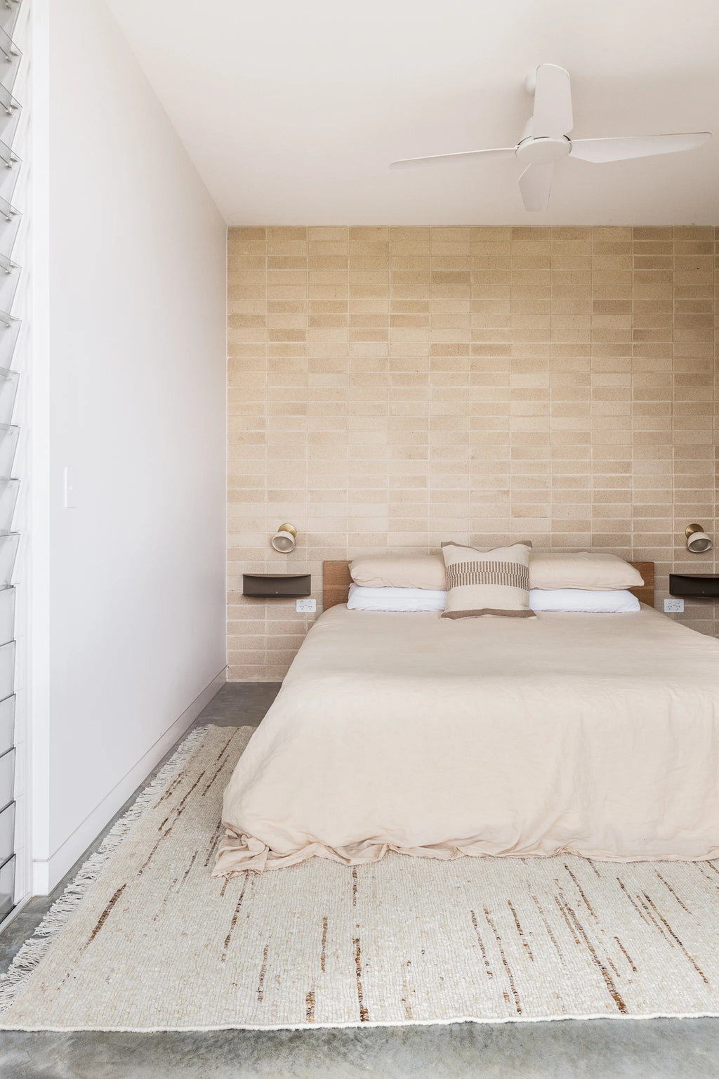 Kiva Hand Woven Wool Rug in Ivory and Chestnut