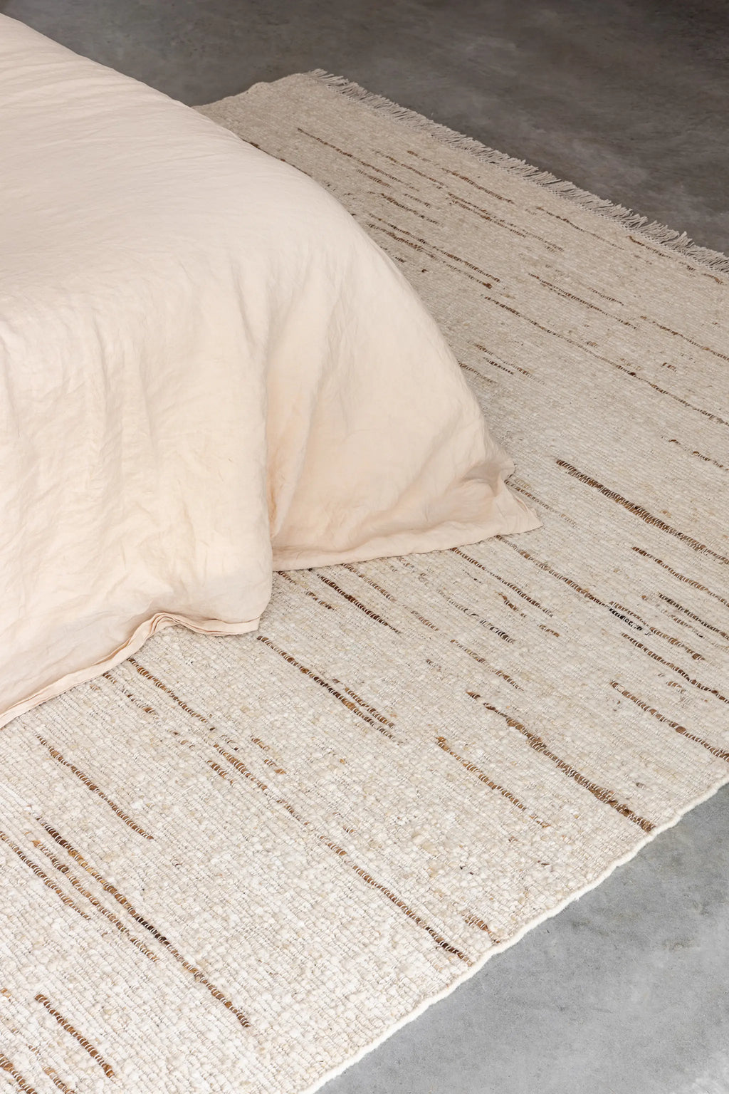 Kiva Hand Woven Wool Rug in Ivory and Chestnut