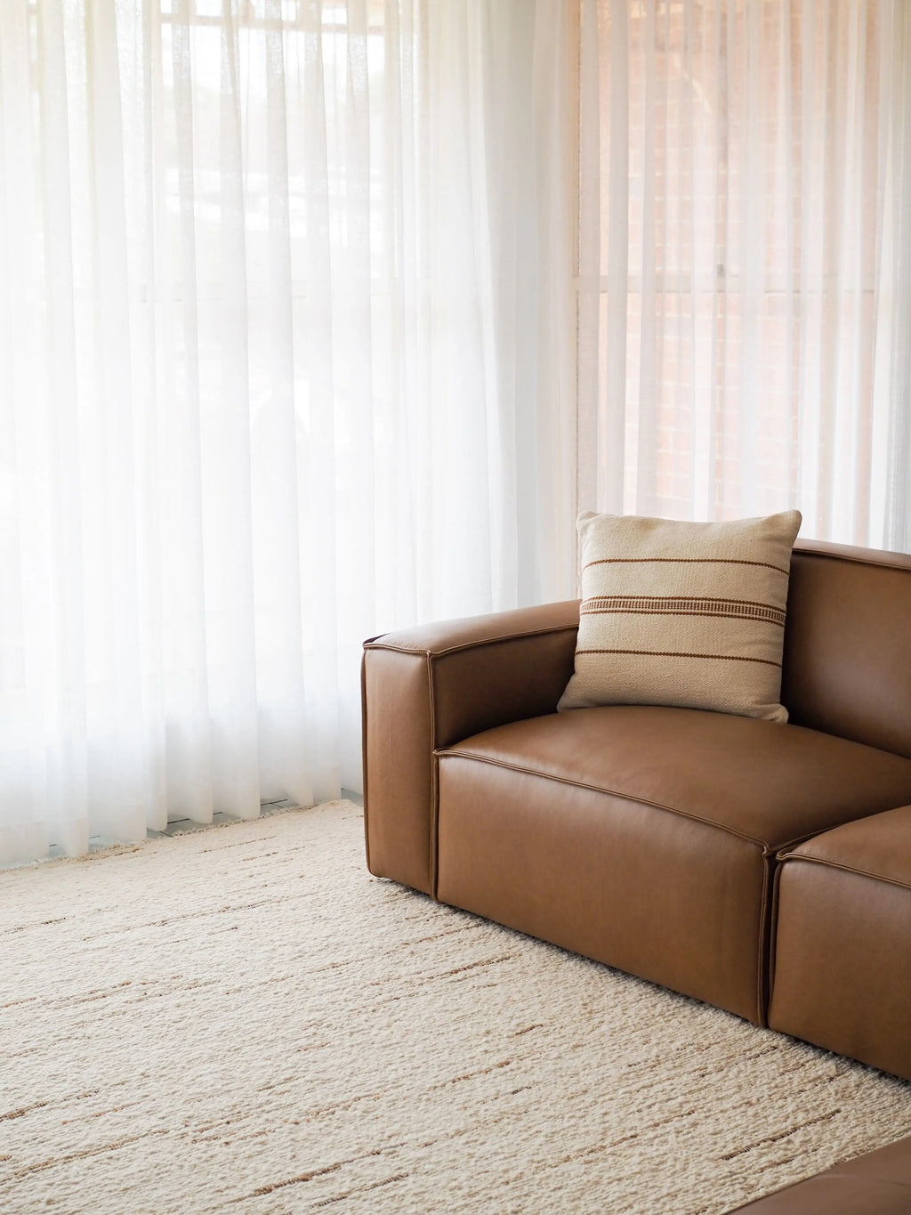 Kiva Hand Woven Wool Rug in Ivory and Chestnut