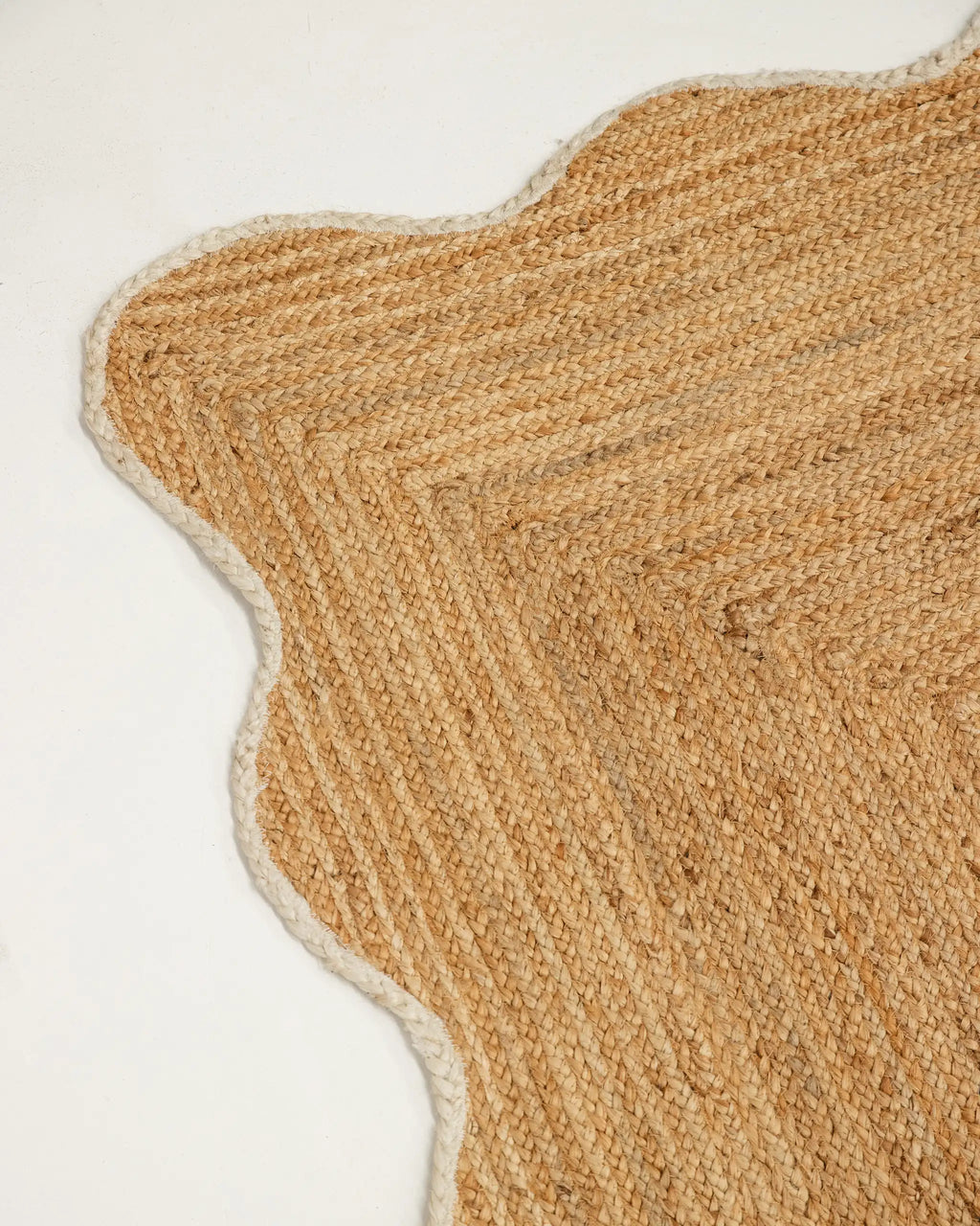 Marigold Wavy Jute Rug in White