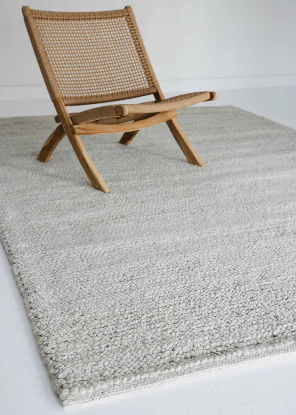 Newport Pebbly Weave Wool Rug in Grey