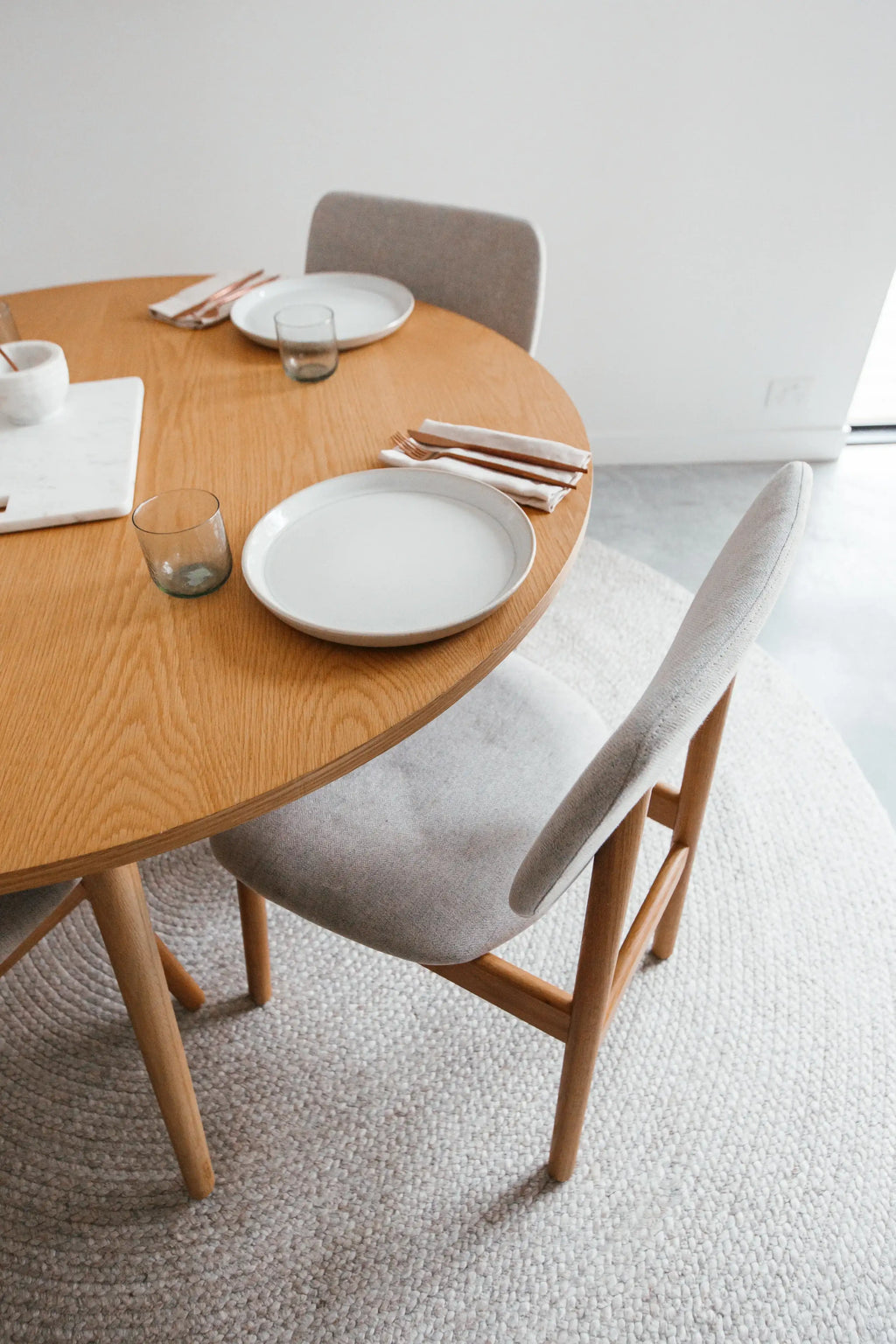 Jiva Round Braided Wool Rug in Ivory Beige