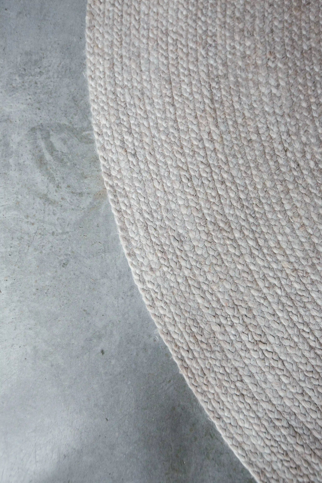 Jiva Round Braided Wool Rug in Ivory Beige