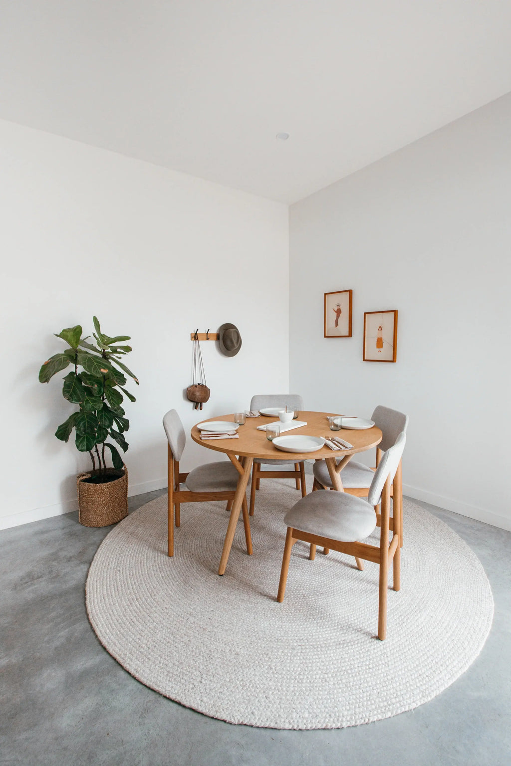 Jiva Round Braided Wool Rug in Ivory Beige