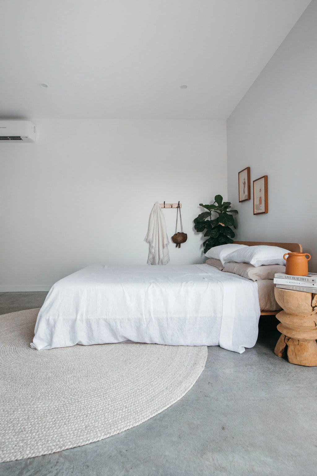 Jiva Round Braided Wool Rug in Ivory Beige