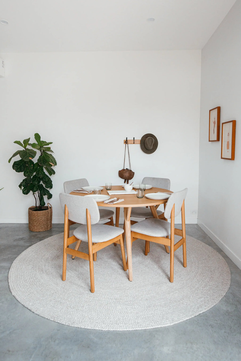 Jiva Round Braided Wool Rug in Ivory Beige